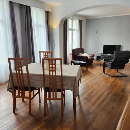 Apartman Spacieux Au Centre De *