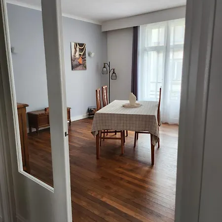 Spacieux Au Centre De Apartman